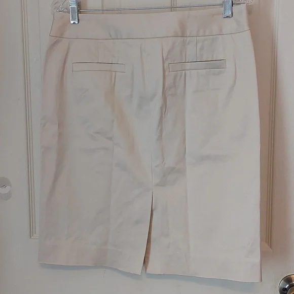 J.Crew Ecru White Pencil Skirt with Button Accent Women's Size 6 - Picture 7 of 8